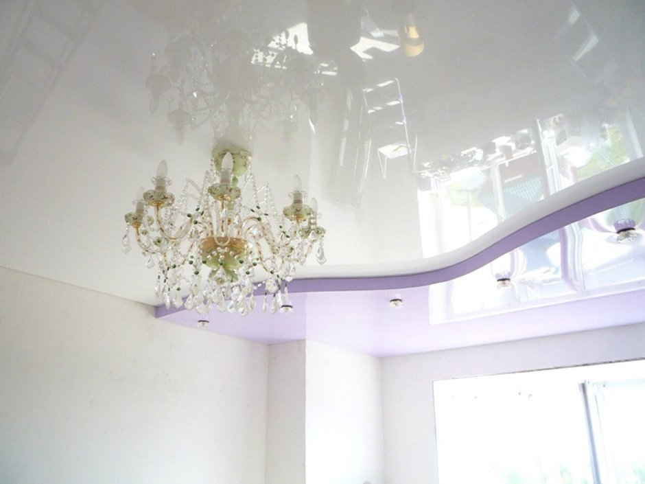 Двухуровневый глянцевый натяжной потолок