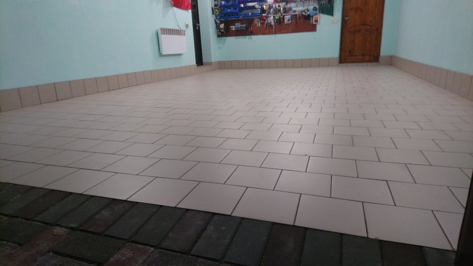 Плитка в гараж на пол керамогранит