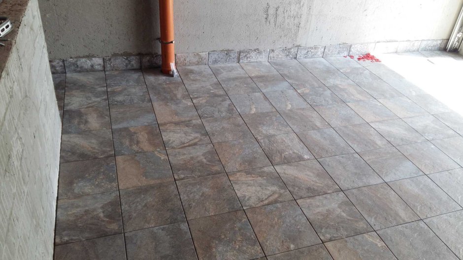 Пол в гараже из керамогранита
