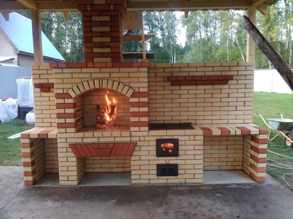 Кирпичный мангал с печкой