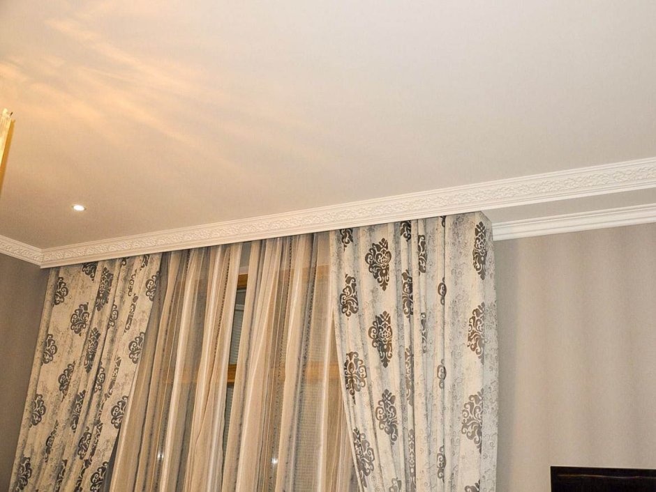 Карниз потолочный под натяжной потолок