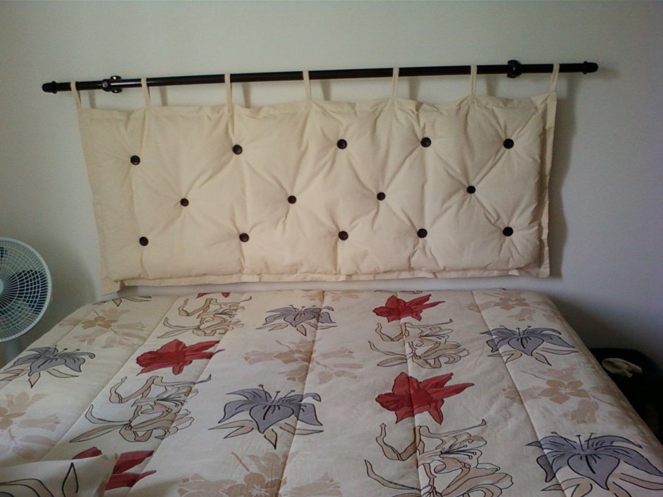 Подушки на рейлингах для кровати