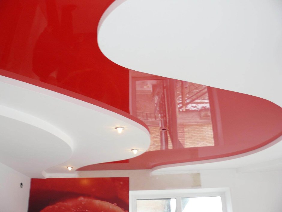 Натяжной потолок двухуровневый белый с красным
