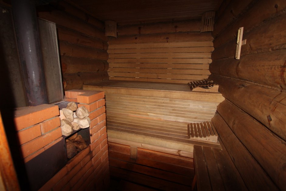 Деревенская баня на дровах