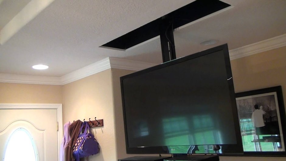 Телевизор на потолке
