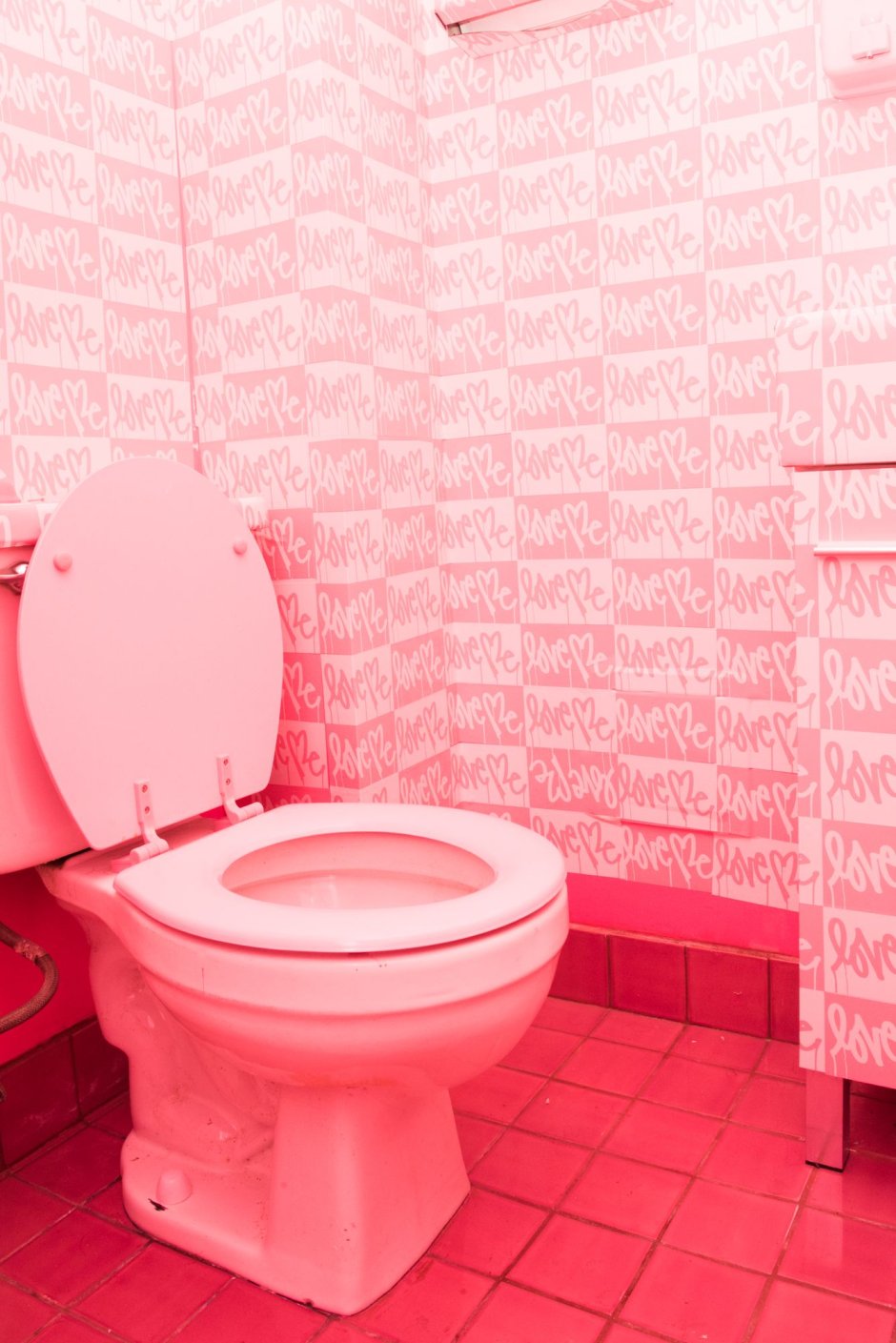 Розовый туалет