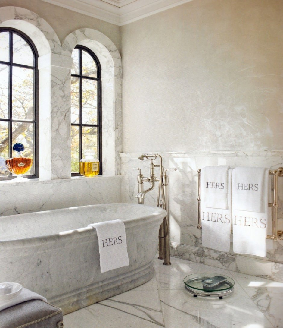 Ванная комната венецианская штукатурка белый мрамор