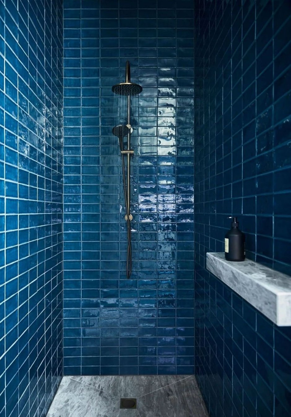 Плитка в ванную синяя
