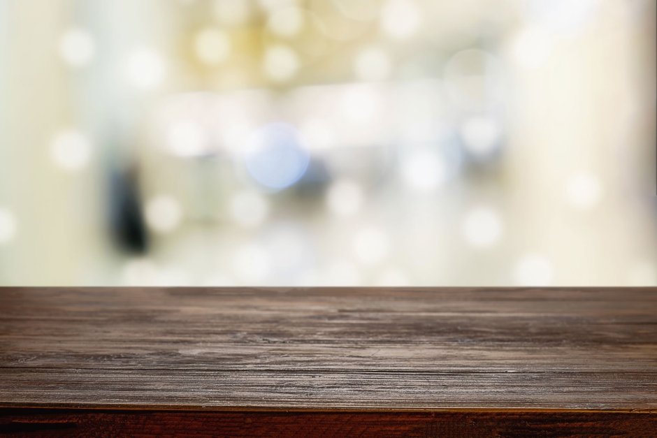 Поверхность деревянного стола в перспективе