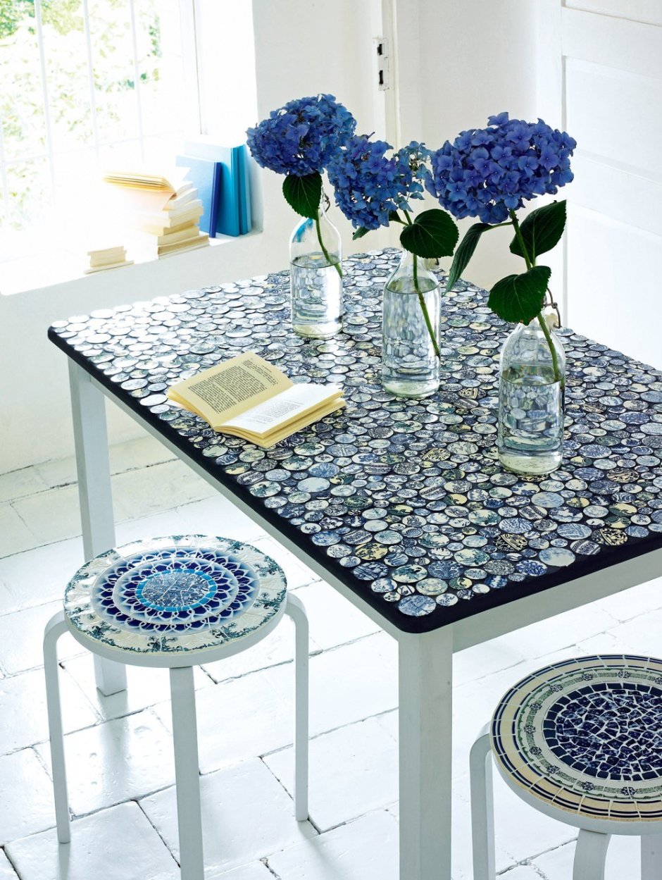 Кухонный стол с мозаикой