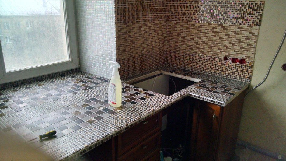 Столешница из мозаики на кухне