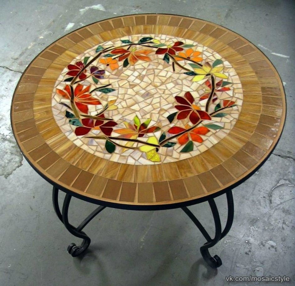 Стол с керамической мозаикой
