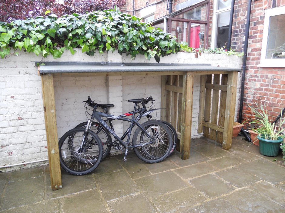 Укрытие для велосипедов на даче