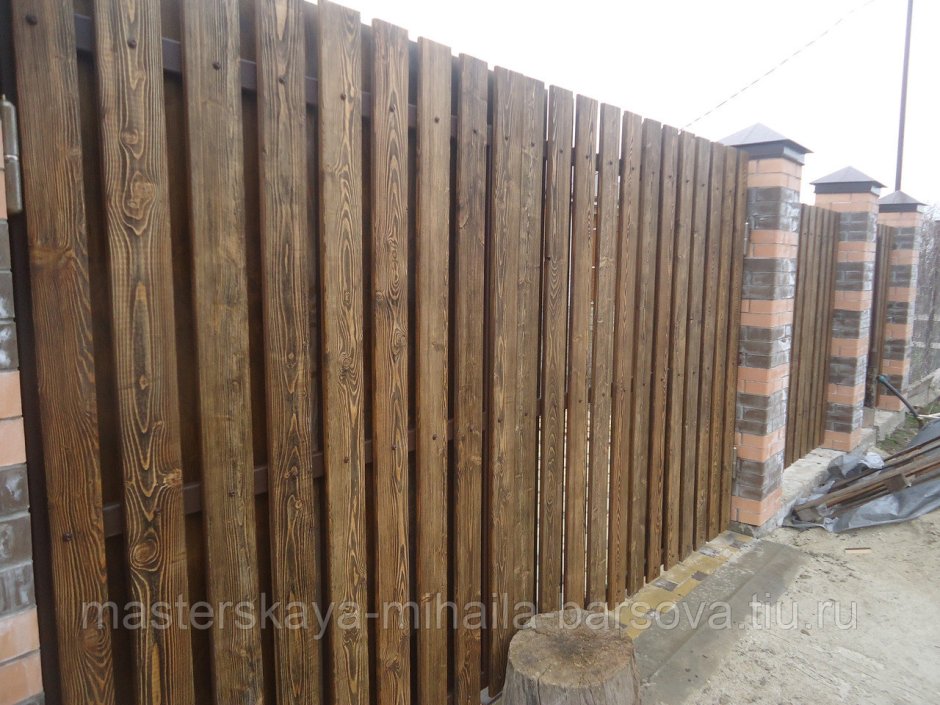 Забор из штакетника деревянного