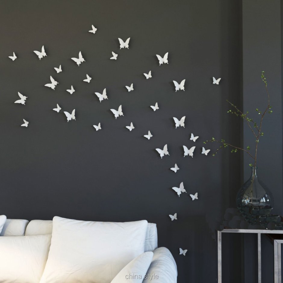 Бумажные бабочки на стене