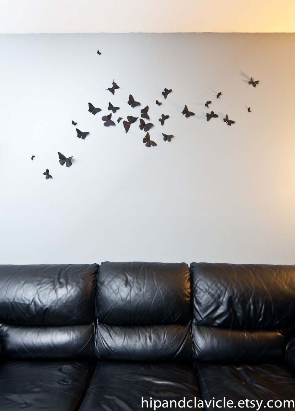 Расположить бабочки на стене