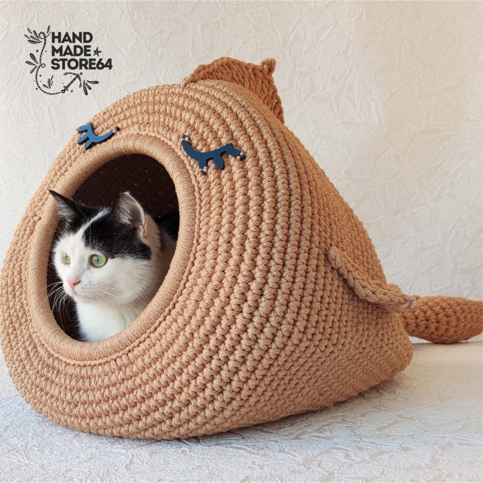 Вязаный кошачий домик