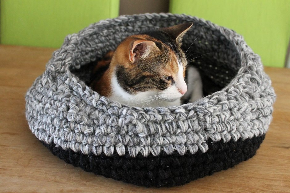 Корзинка для кота крючком