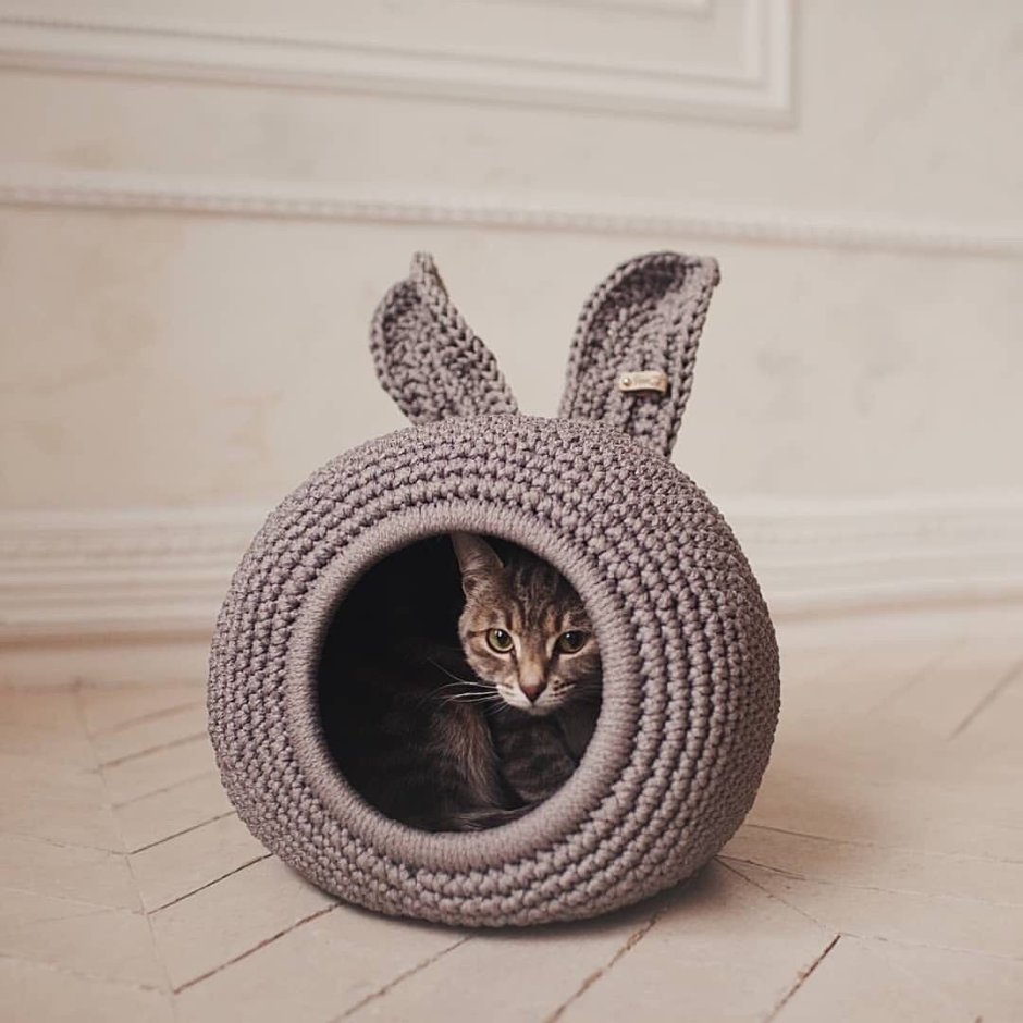 Домик для кошки из трикотажной пряжи