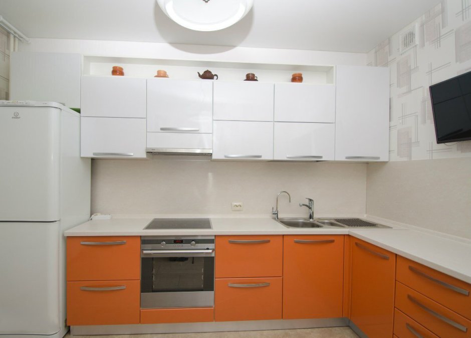 Кухонный гарнитур оранжевый с белым