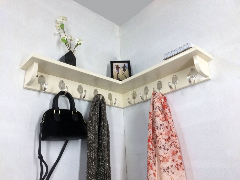 Полка в прихожую с крючками для одежды