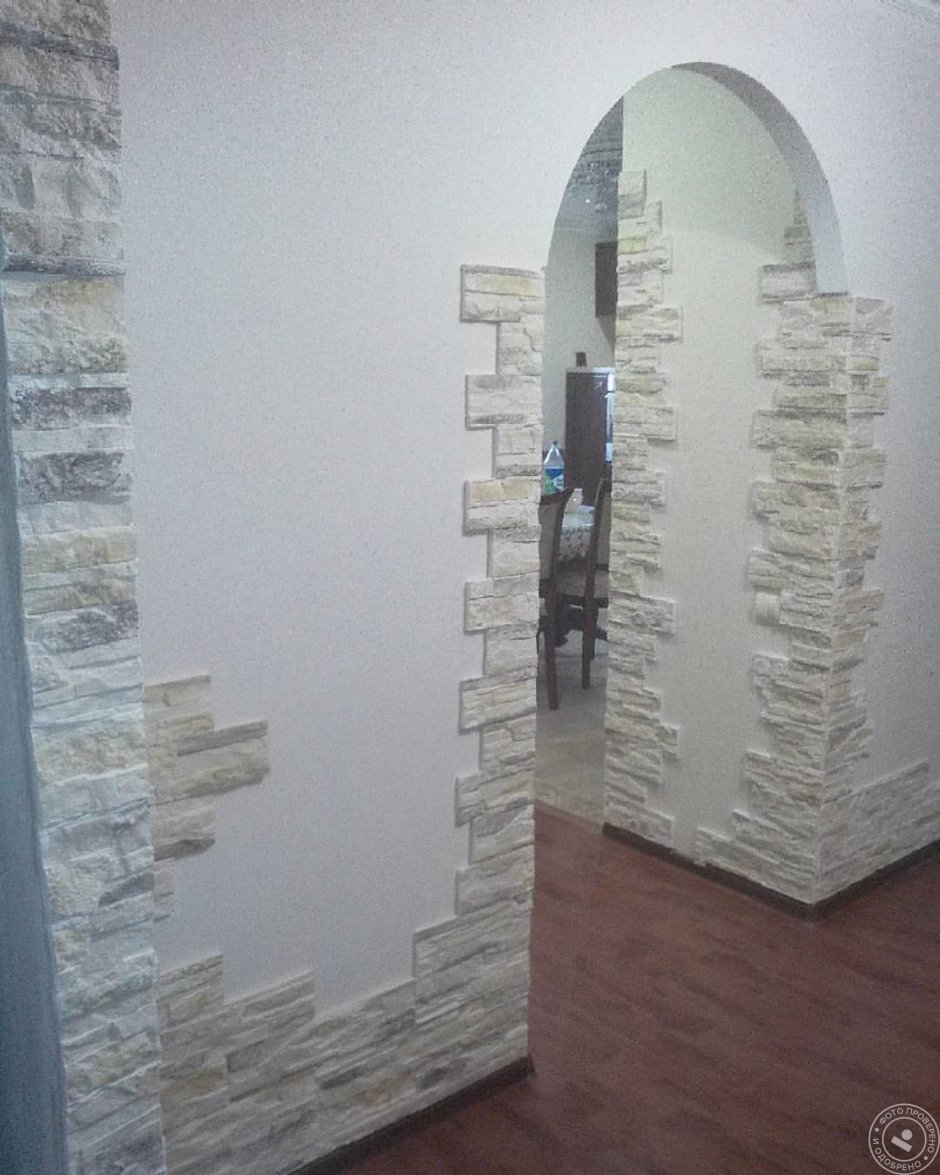Отделка углов искусственным камнем
