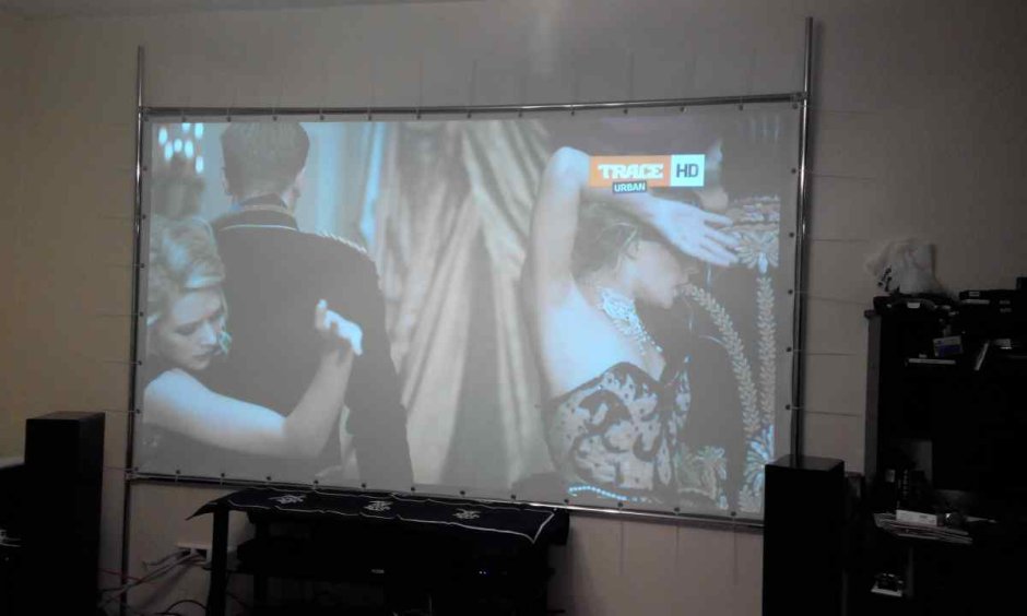 Экран для проектора из баннерной ткани