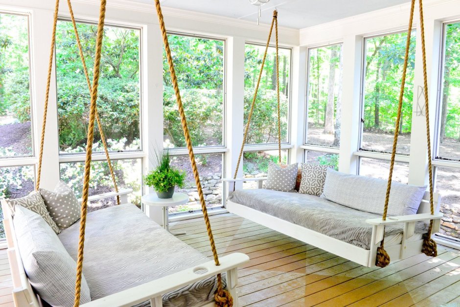 Качели на веранде