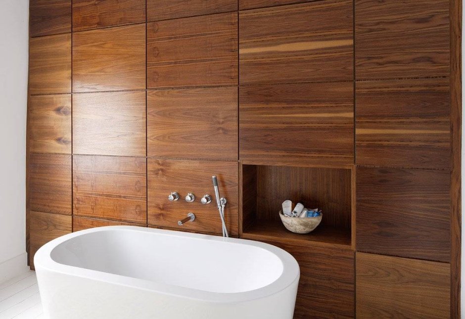 Деревянные панели в ванной