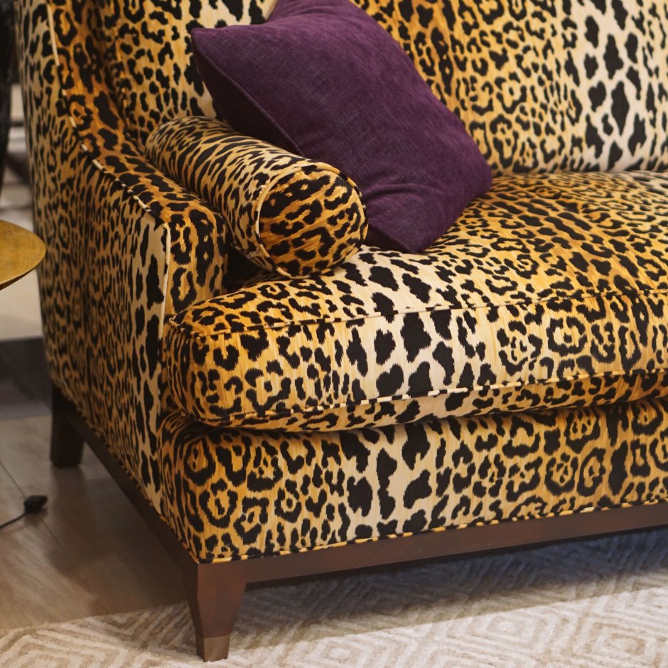 Леопардовый диван