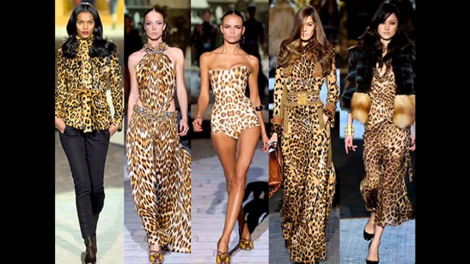 Леопардовое платье подиум