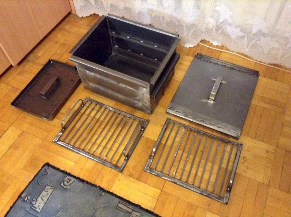 Коптильня с двумя решетками
