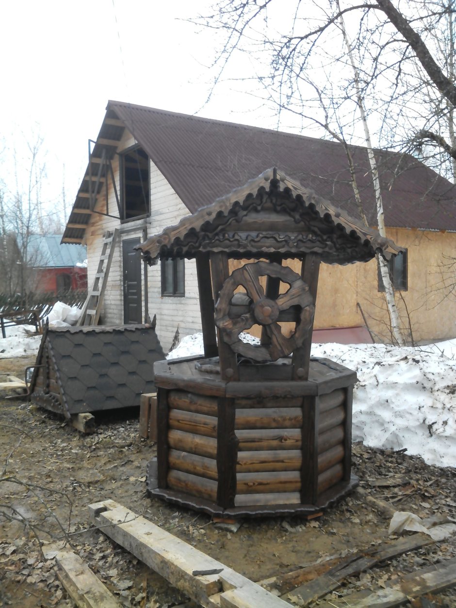 Оголовок на колодец домик