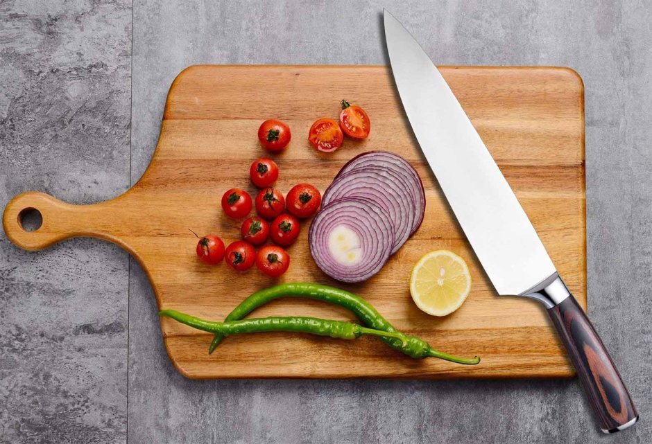 Кухонная доска с ножом