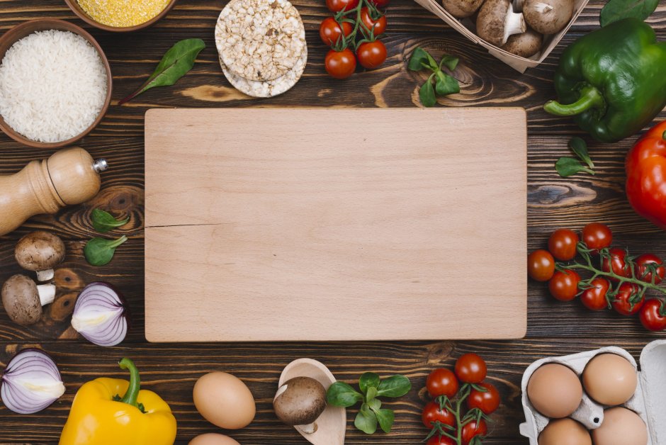 Кухонная доска с овощами