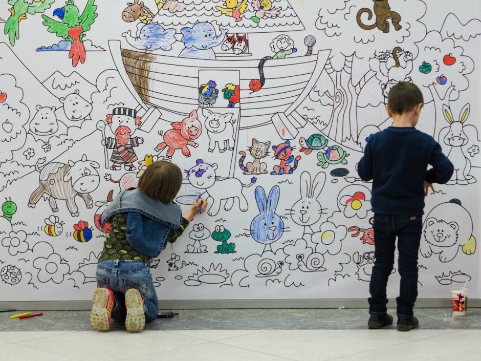 Детские рисунки на стене