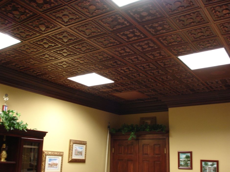 Потолок из деревянных плиток