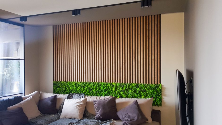 Деревянные рейки в интерьере на стене