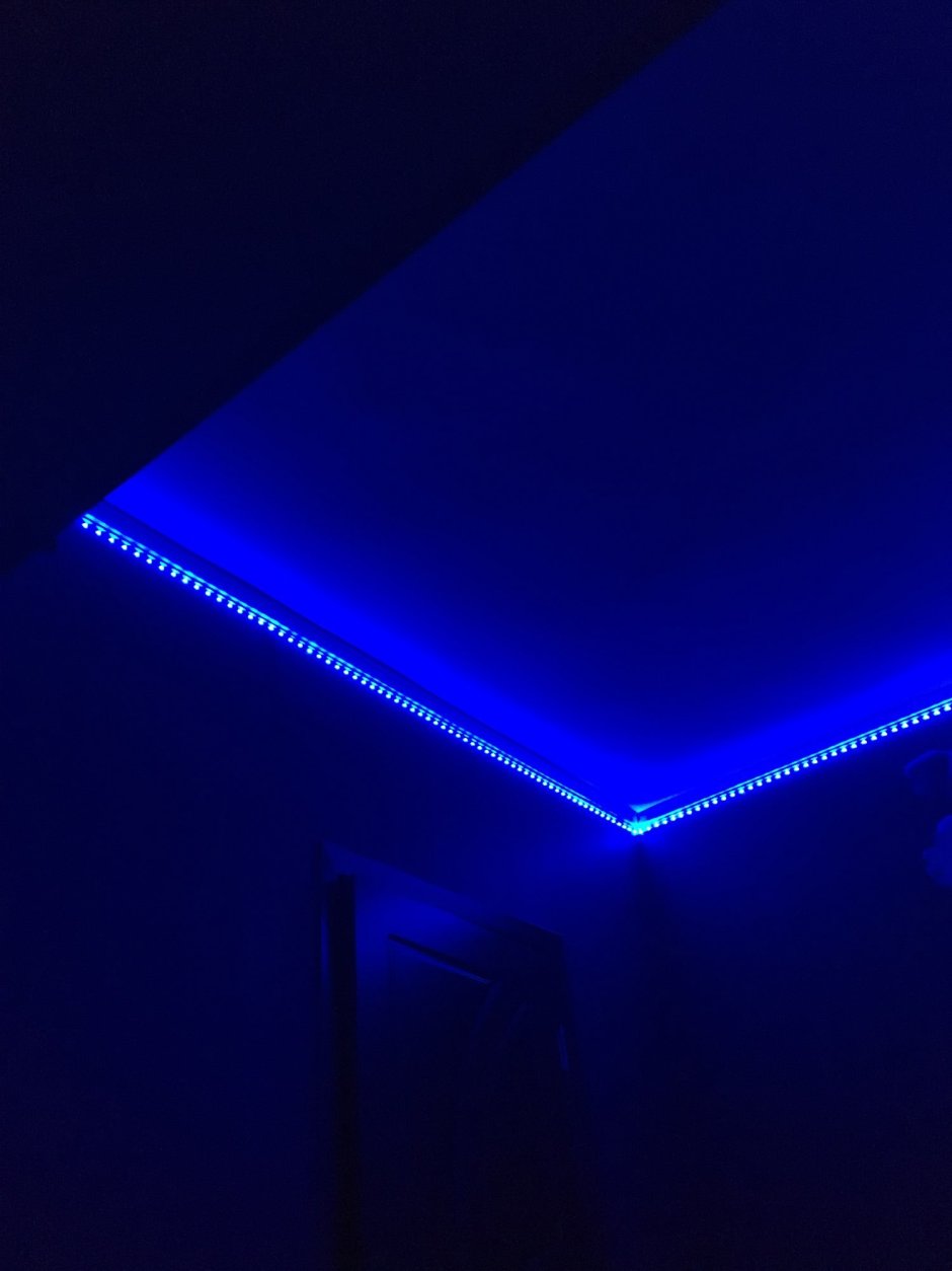 Светодиодная лента с пультом цветная для комнаты