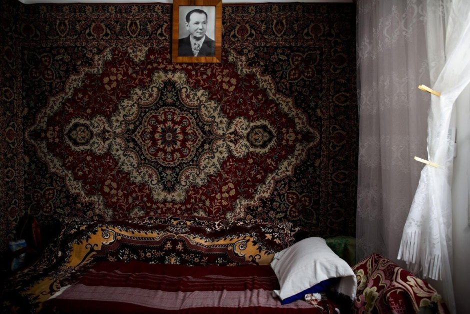 Советский ковер на стене