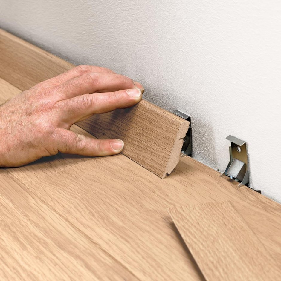 Крепеж для плинтуса quick Step