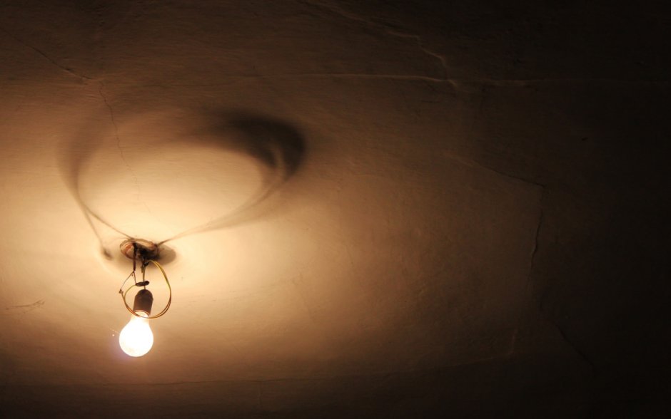Потолок с лампочками