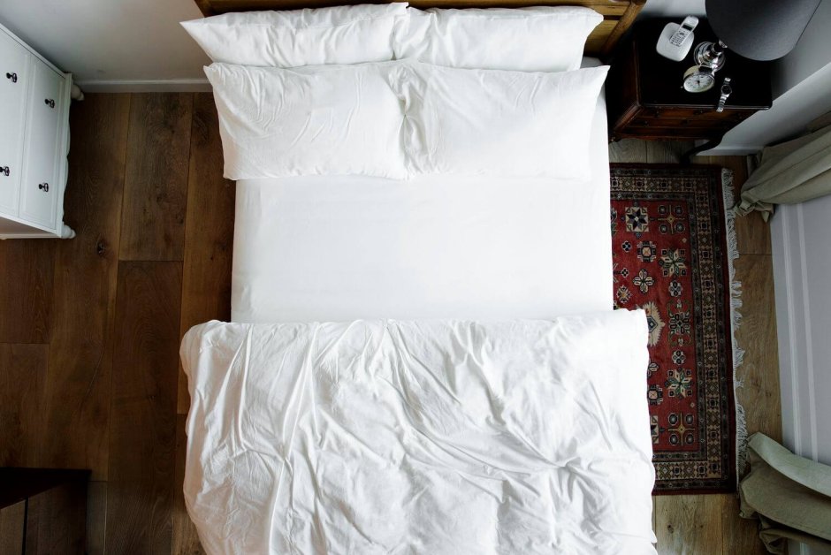 Двуспальная кровать вид сверху