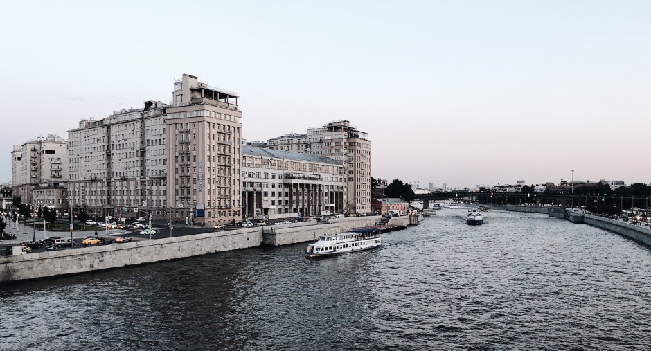 Дом правительства на набережной в Москве