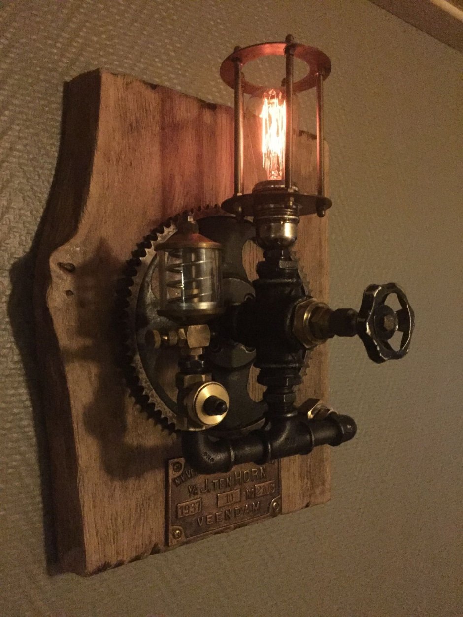 Настенный светильник в стиле стимпанк