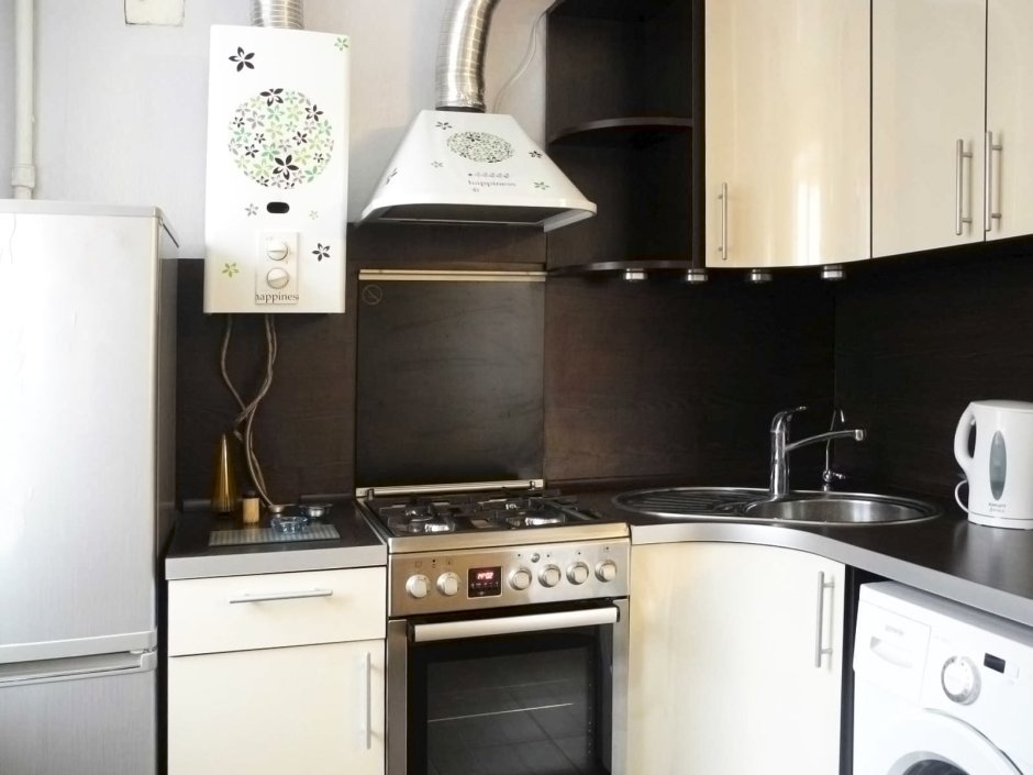 Интерьер кухни 5м.кв с газовой колонкой155на2м