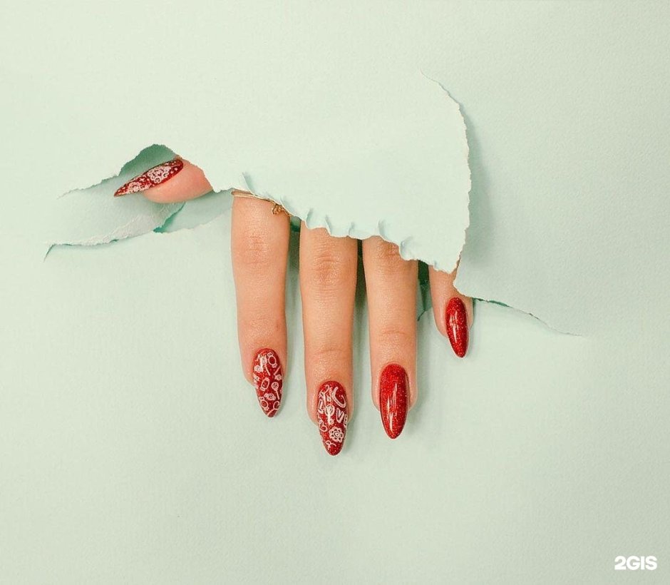 Креативная реклама ногтей