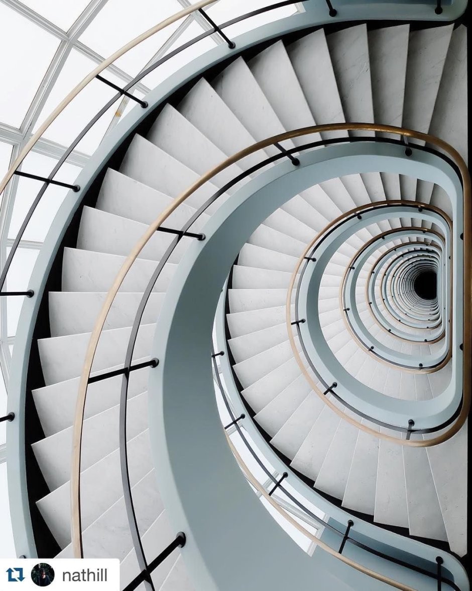 Спиральная лестница в Линчжоу