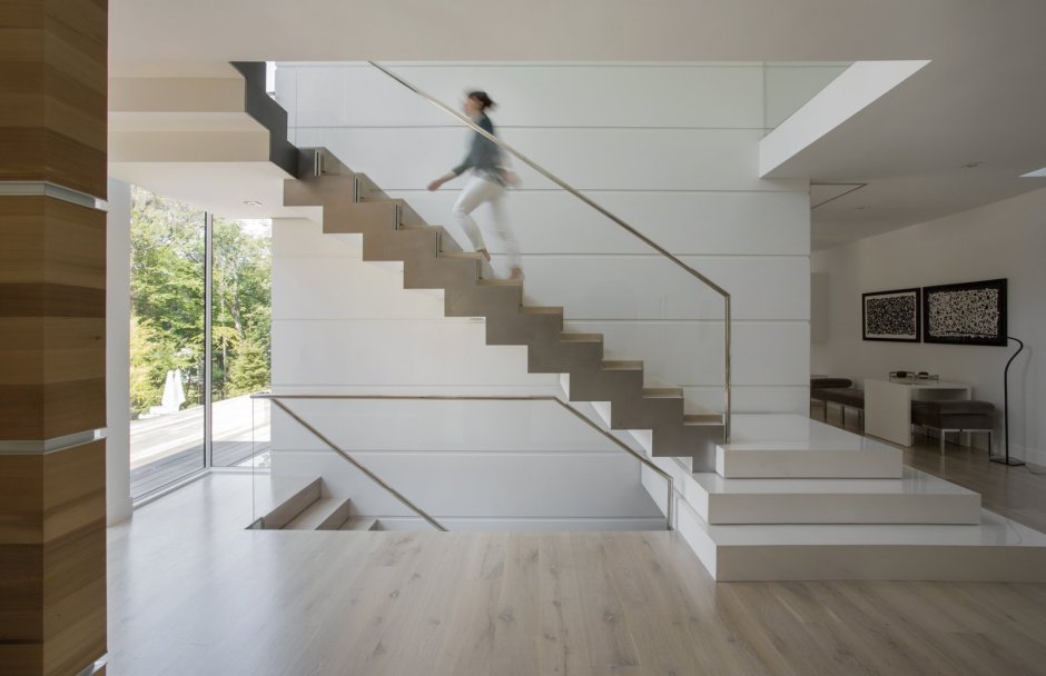 Монолитная лестница в современном стиле