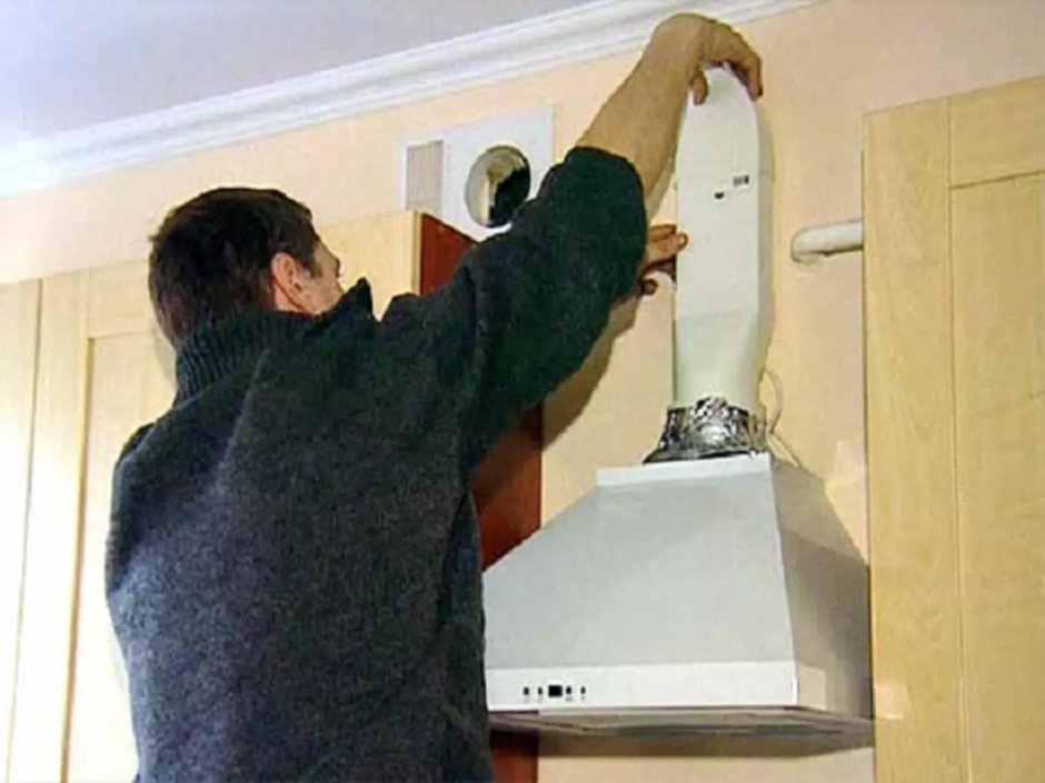 Монтаж кухонной вытяжки с вентиляцией